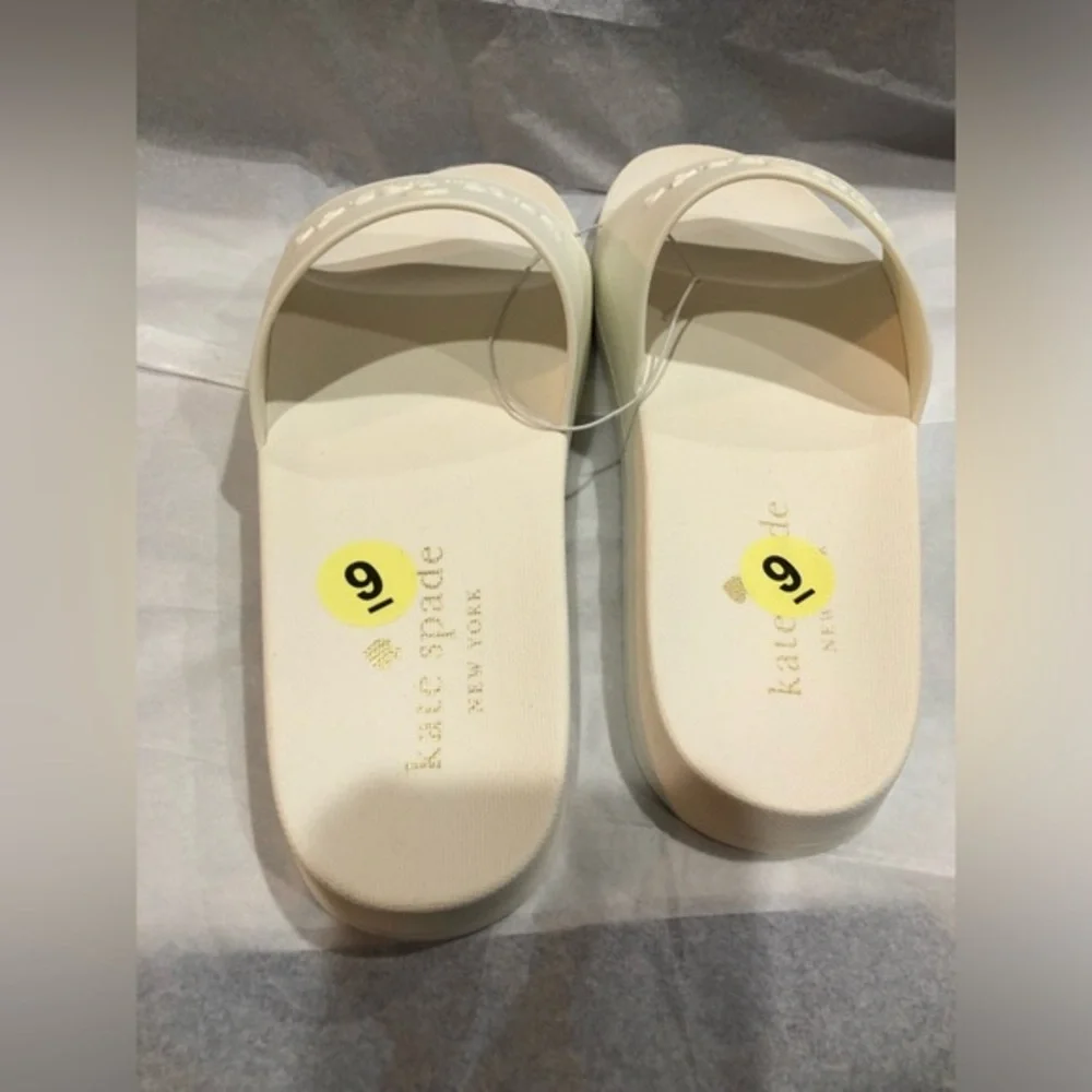 Kate Spade sunny white‎ monogrammed rubber slides size 9 brand new